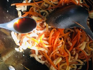 胡萝卜丝炒鸡丝 