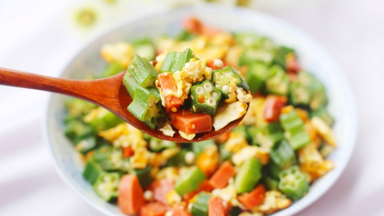 营养丰富的秋葵炒鸡蛋 