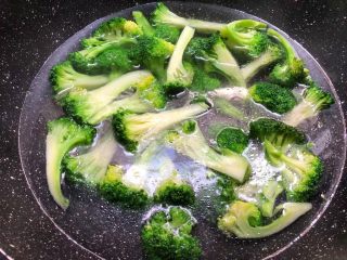 杏鲍菇炒西兰花 