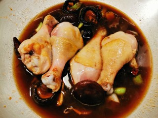 鸡腿炖香菇 