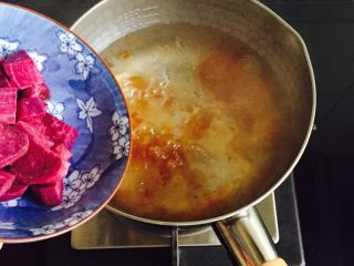 桃胶皂角米雪燕紫薯羹 